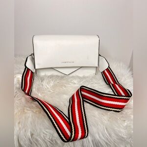 With bag with red stripes